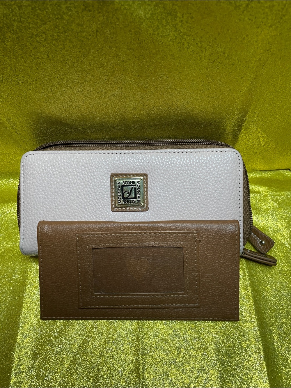 Stone Mountain Pebbled Zip Wallet with Brown trim